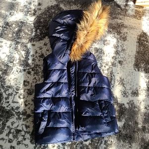 Gap kids navy blue faux fur-lined puffer vest